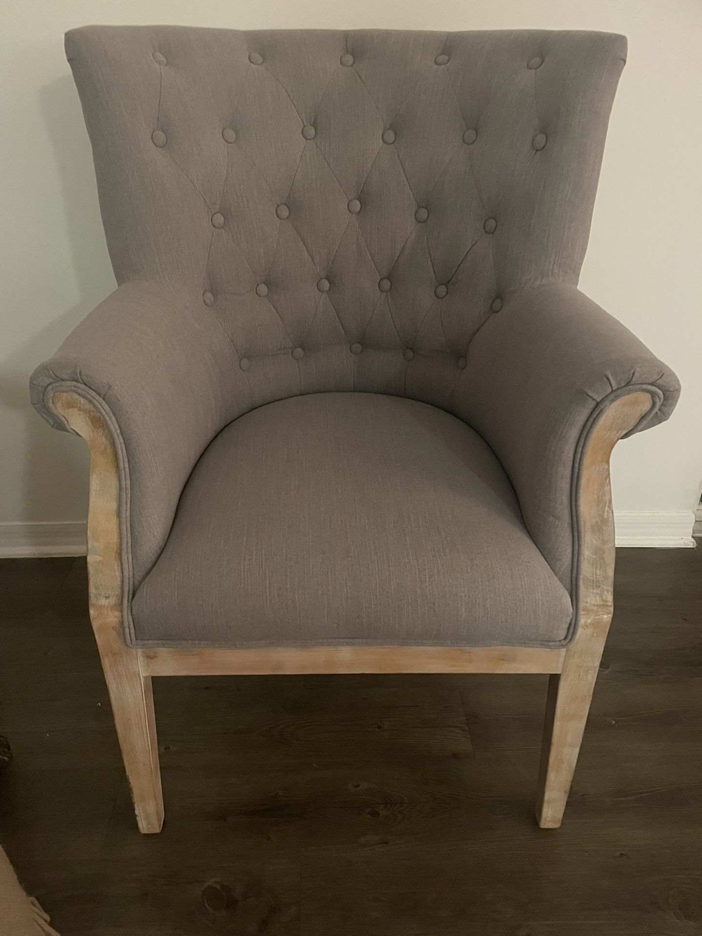 Beautiful Chair Light Grey , 4 Months Old. Paid $700 