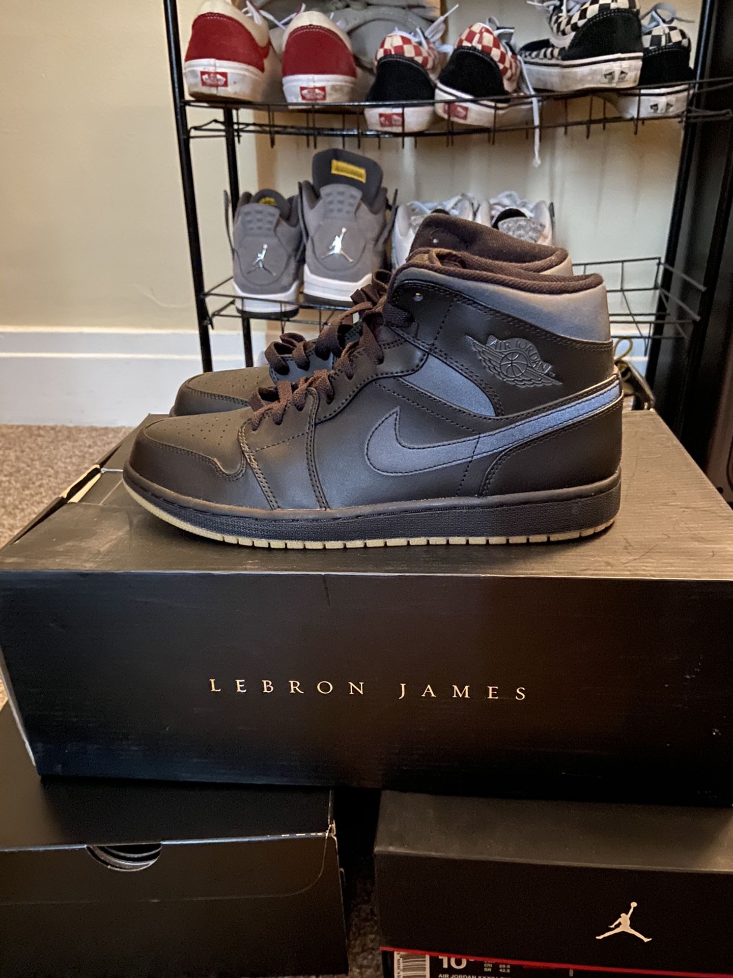 Jordan 1 Mid Black/Gum Size 10.5