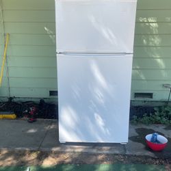 Fridge For Sale Hmu $160 