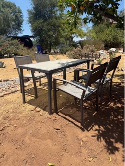 Patio set / outdoor dining