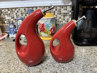 Rachael Ray OIL AND VINEGAR BOTTLE SET - RED