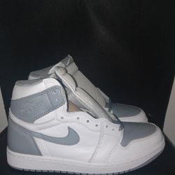 Air Jordan 1 RETRO MEN SZ 9 NEW