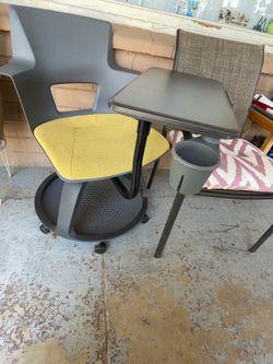 Desk chair w/ underneath stand