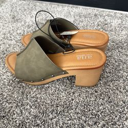 ANA Elissa Cognac 9.5 M Olive Green Wedge Sandals New