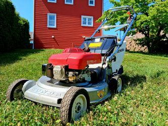 Honda HR215 21" Hydrostatic RWD Lawn Mower w/ Roto-Stop