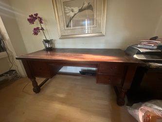Solid Wood Desk – Heavy & Sturdy
