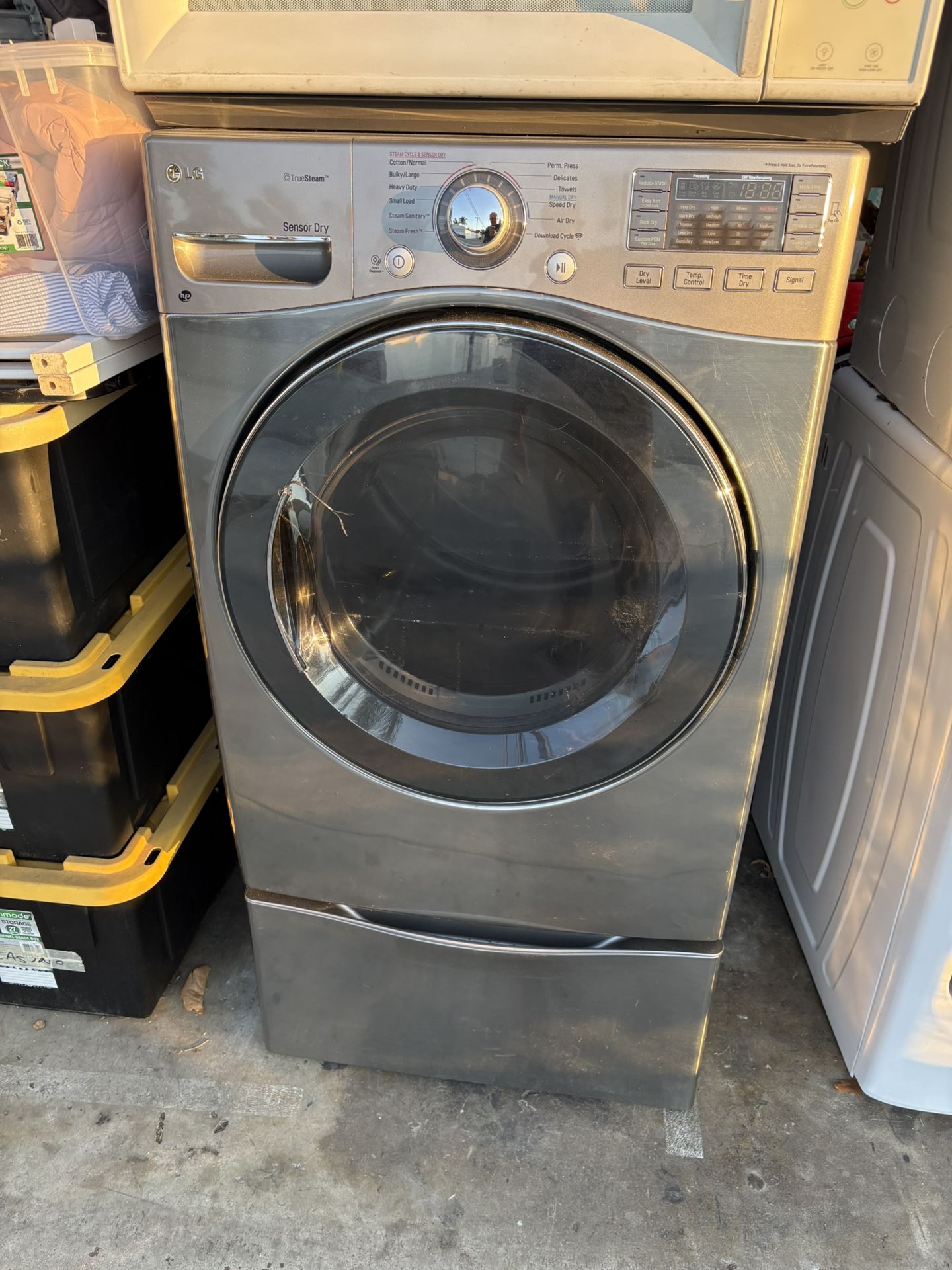 Lg Steam Gas dryer Excellent working condition Heavy duty W27 D31 H53 including pedestal 7.3 cu ft 3 months warranty parts and labor only I can