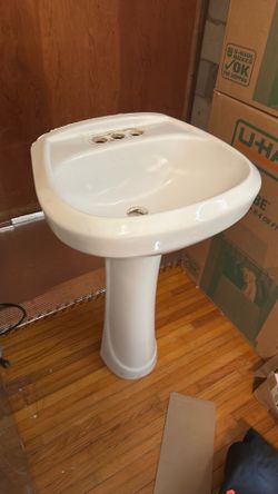 Pedestal bathroom sink