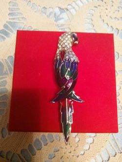 Parrot pin