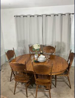 Oak Extendable Dining Table & 6 Pressed Back Chairs