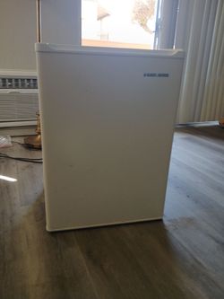 Mini refrigerator