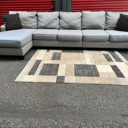 Sectional Couch!! Delivery Available 🚚!! Dimensions: 146” Length x 35” Height x 38” Depth ( 66” Depth Longer Section)