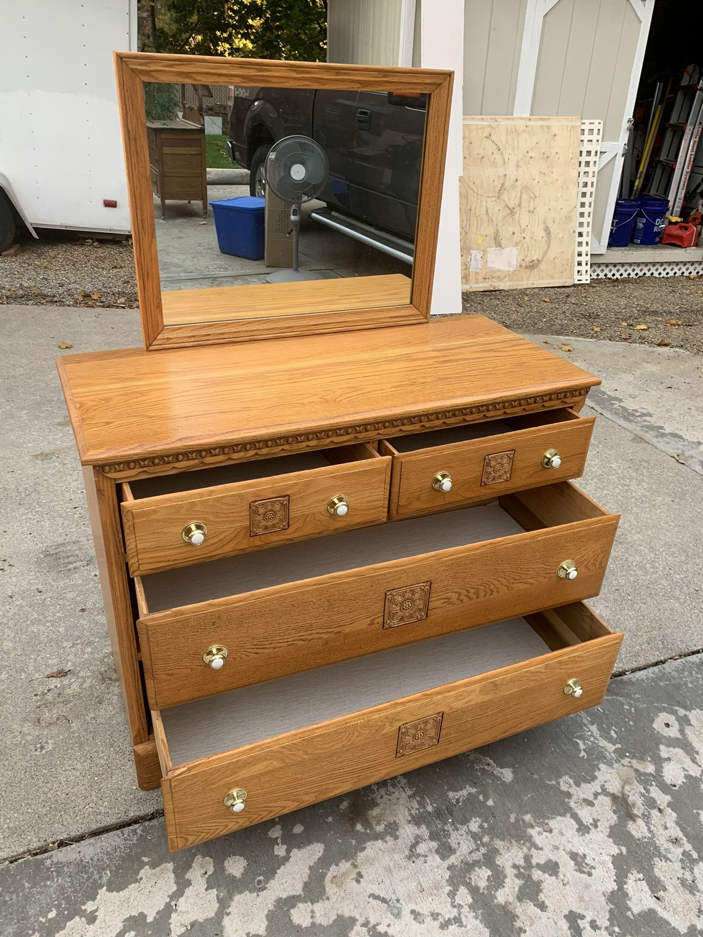 Classic Style Wooden Dresser And Mirror