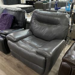 POWER LEATHER RECLINER BUY 1 GET ONE FREE ENDS 11/25!!!**** 