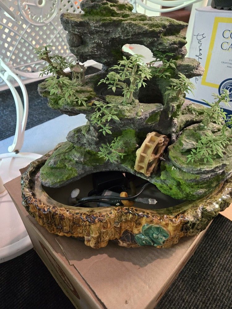 Vintage (Like new) Indoor Japanese bonsai water fountain (large & lighted)