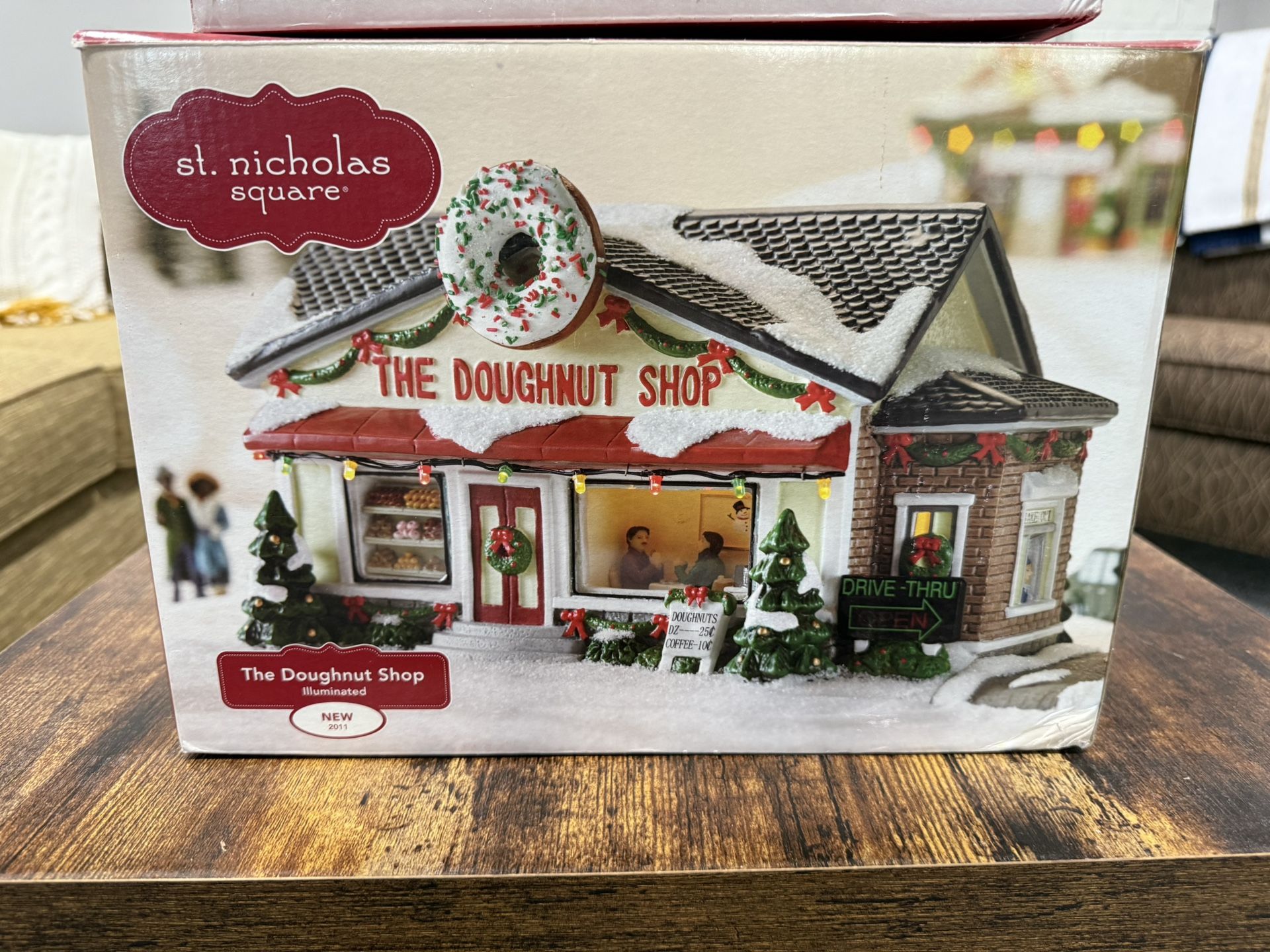 St Nicholas Square The Doughnut Shop Illuminated Original Box