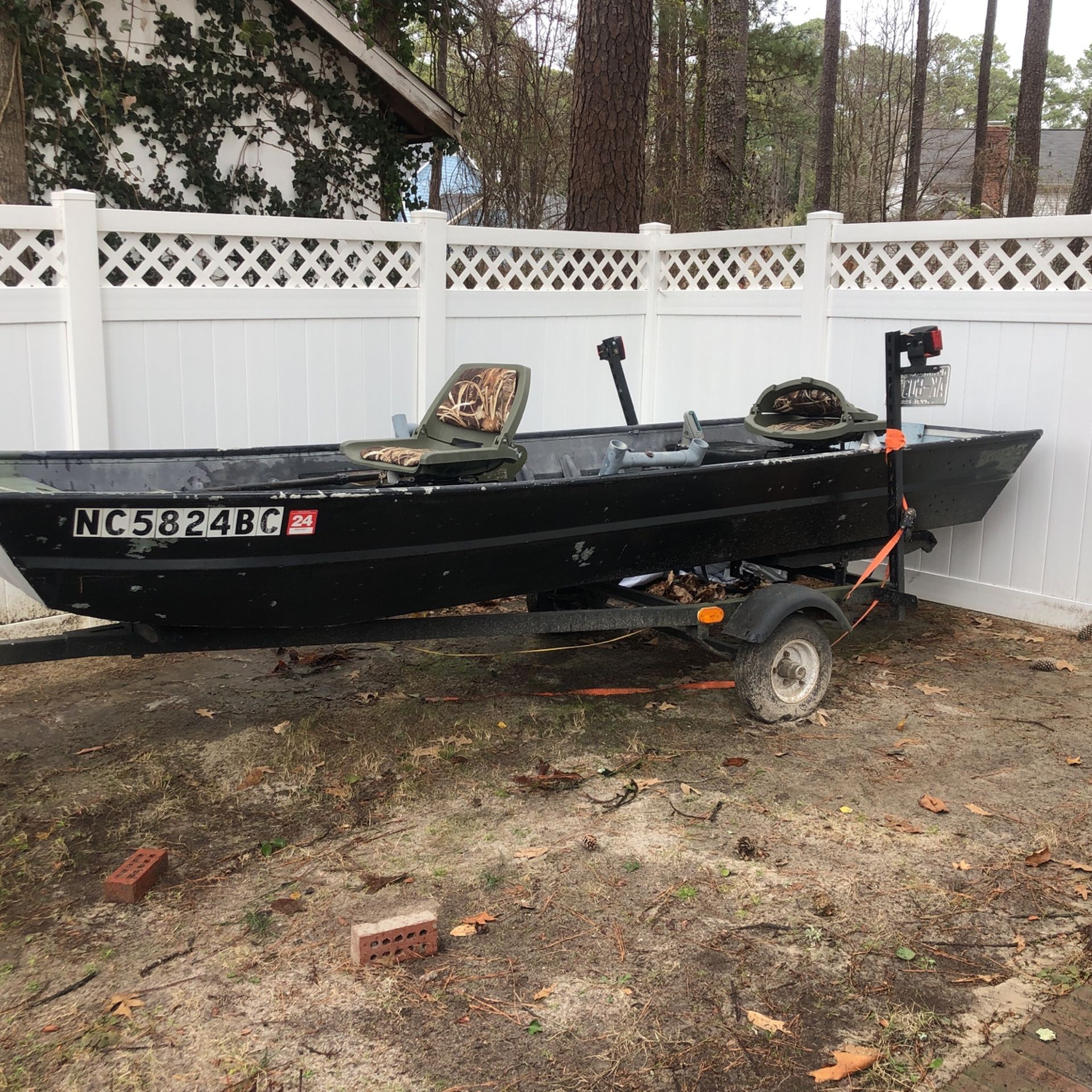 14 ft Jon Boat w/Trailer $1000.00/OBO