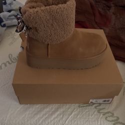 NWT UGG Classic Mini Maxi Curly 