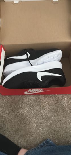Nike Tanjun Womens Sneakers