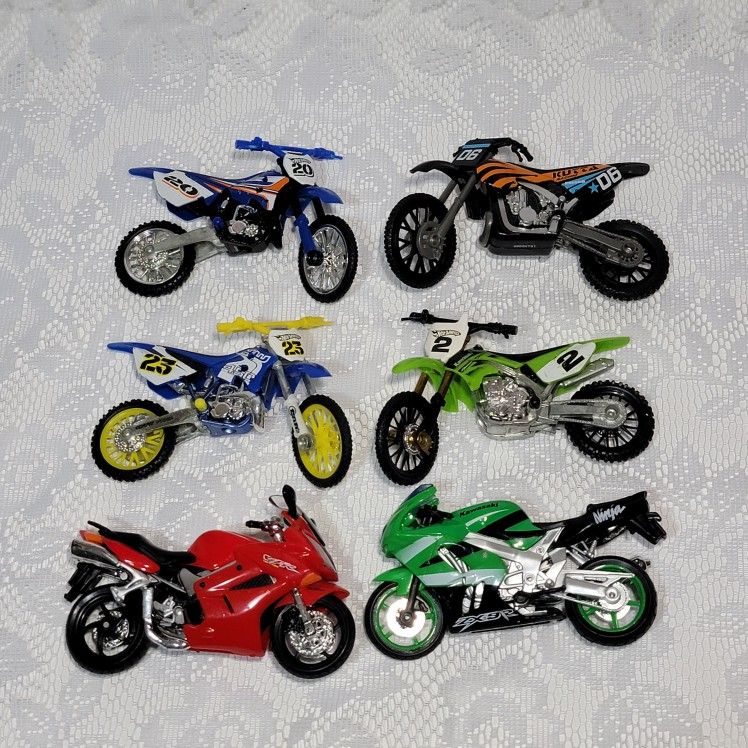 Lot of 6 Collectible Diecast Motorcycle: Maisto Honda Hot Wheels Kawasaki Bikes