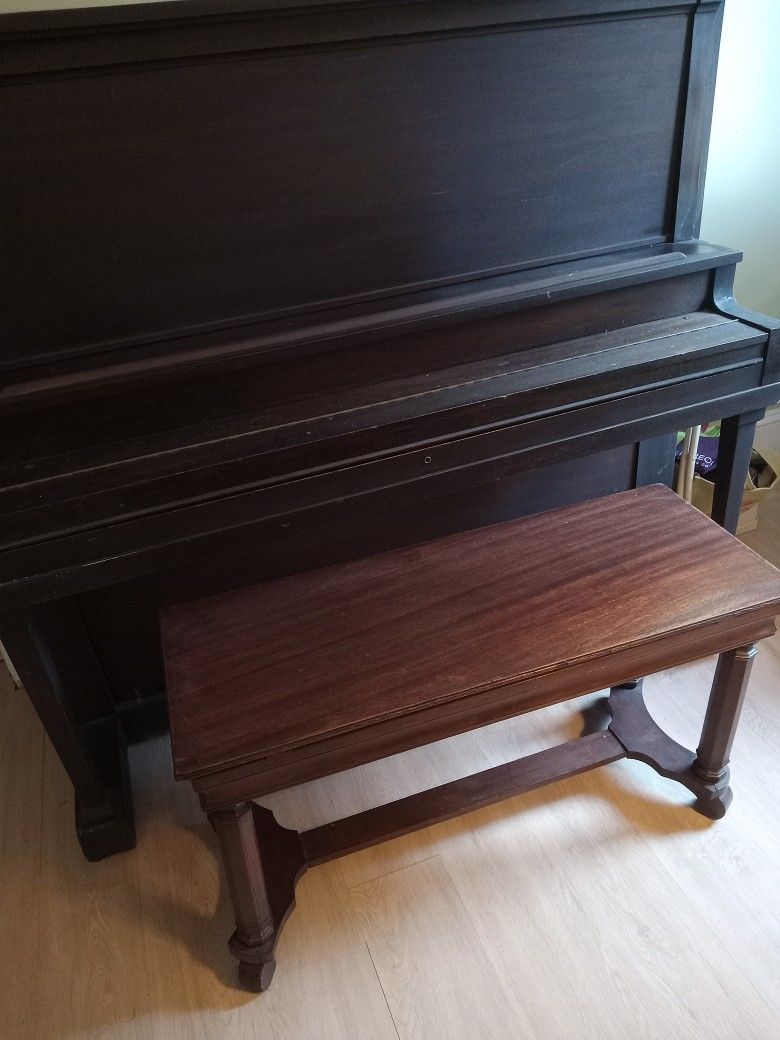 C.C. Harvey Co. Piano