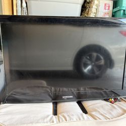 30” Samsung Tv  With Remote and Tv Mount 