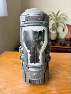 Halo 4 UNSC Cryotube with Master Chief Figure McFarlane Toys Series 1