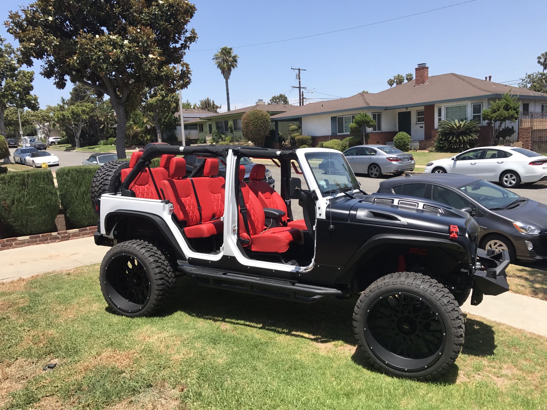2018 Jeep Wrangler lifted 24 wheels. 3rd row seats for Sale in Inglewood CA OfferUp