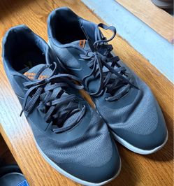 Men’s Reebok Gray Gym Shoe sz 10.5