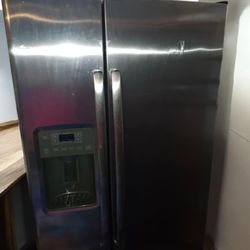 GE side By Side Stainless Steel Refrigerator