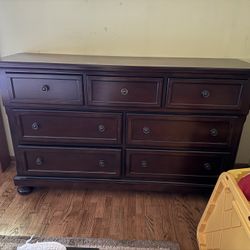 King Bedroom Set. 4 Pieces