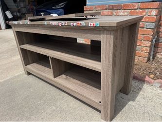 Free TV stand