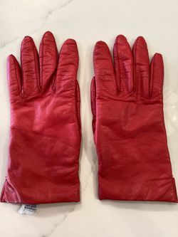 Townes vintage red kid leather gloves, 100% cashmere lined women’s size 7 1/2 - beautifully worn!! Incredibly soft and comfortable!