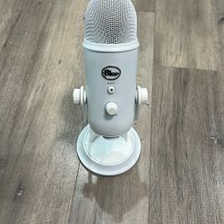 Logitech for Creators Blue Yeti USB Microphone