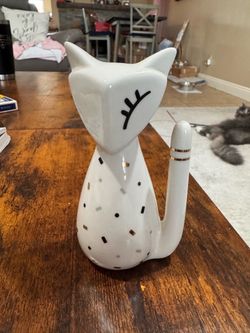 Modern White Ceramic Cat Ring Holder – $8