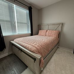 Brashland Bedroom Set (Queen) 