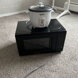 Magic Chef Microwave + Aroma Rice Cooker