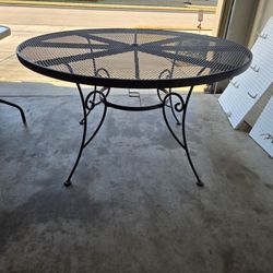 Metal Patio Table: Round, 4ft Diameter