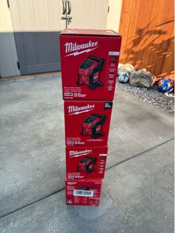 Milwaukee M12 Compact Inflator 2475-20