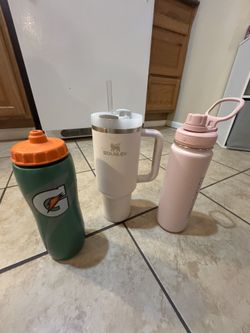 Stanley, lululemon water bottle, gatorade bottle