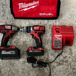 18 V Milwaukee Drill Set