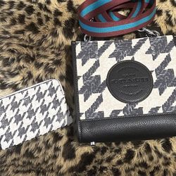 Coach Purse And Wristlet 