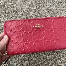 Brand New pink Coach wallet, gold metal