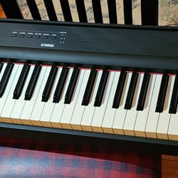 Yamaha P-125B (Black)