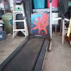 Weslo Cadence G 40 Treadmill for Sale in Victorville CA OfferUp