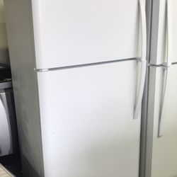 Kenmore 18 Cu Ft Top Freezer Refrigerator Apartment Size 