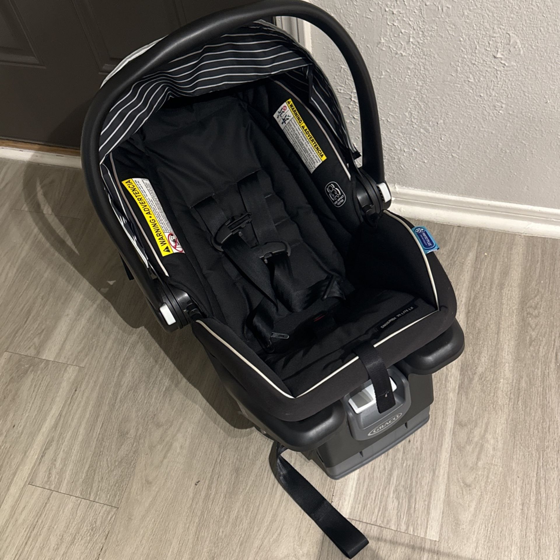 New Graco Car Seat & Bottom Piece For Newborns 