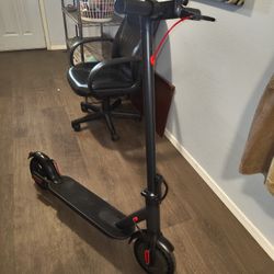 20 MPH E-Scooter (Like New)