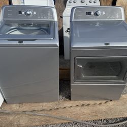 Maytag Washer And Dryer / Lavadora Secadora 