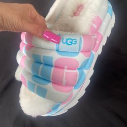 2 Pairs of UGGS fluffy Platform Slides